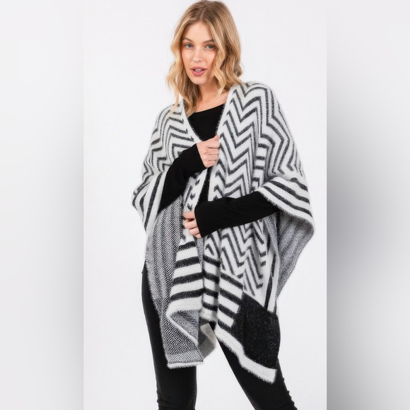 Fuzzy Chevron Pattern Ruana one size fits all - Picture 1 of 4